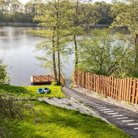 Dom Letniskowy Laskownica Nad Jeziorem بيت للعطل
